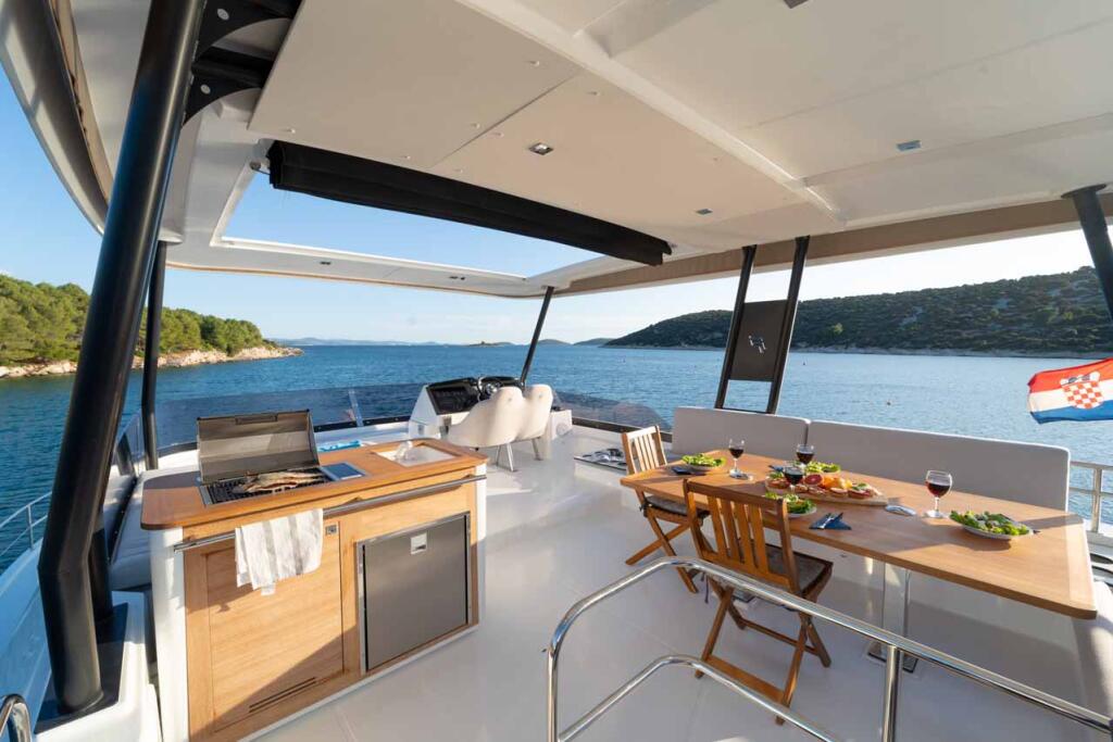 Power catamaran 
