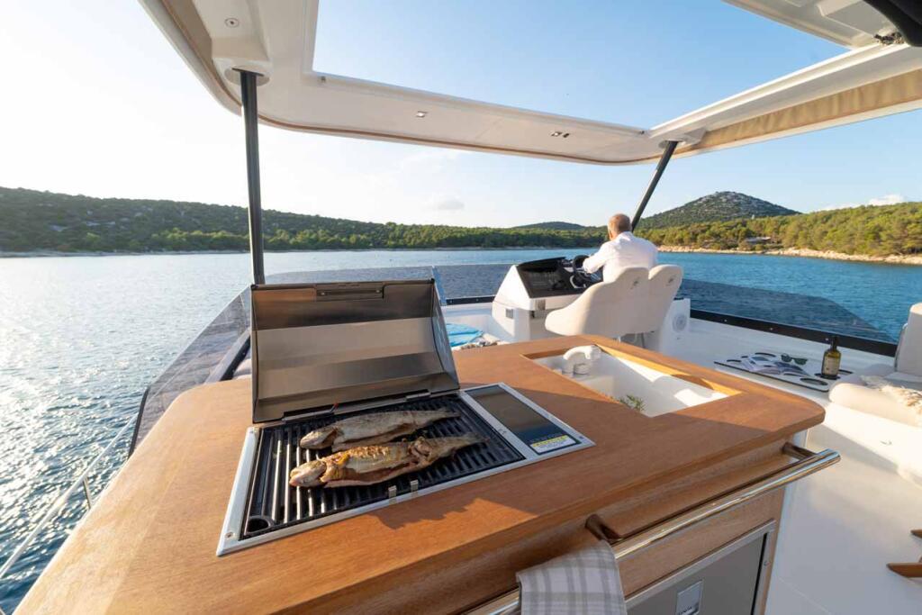 Power catamaran 