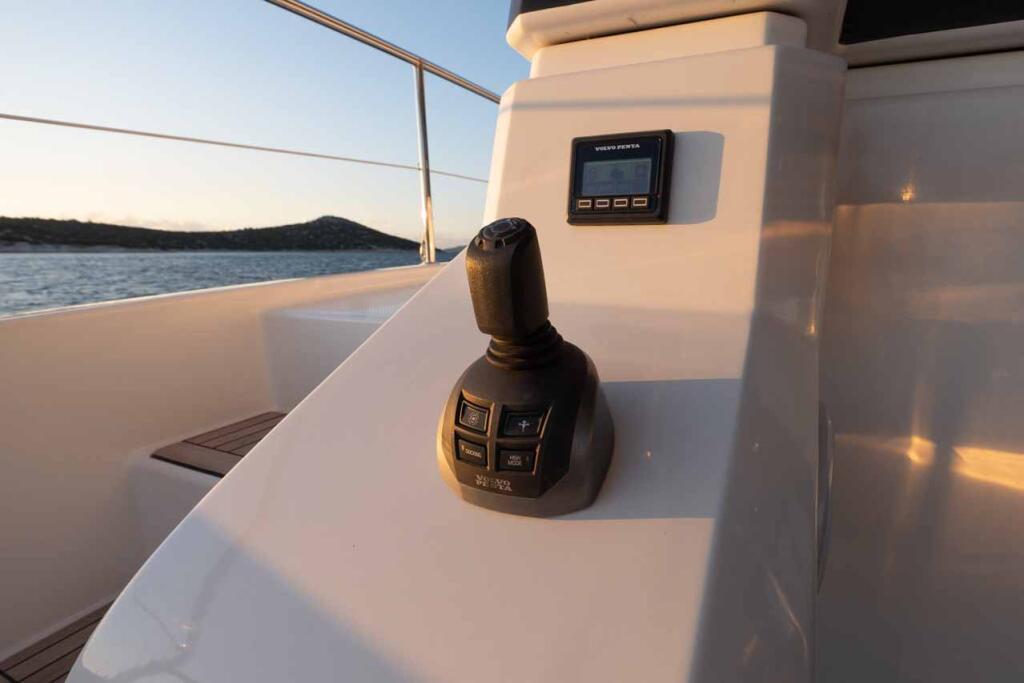 Power catamaran 