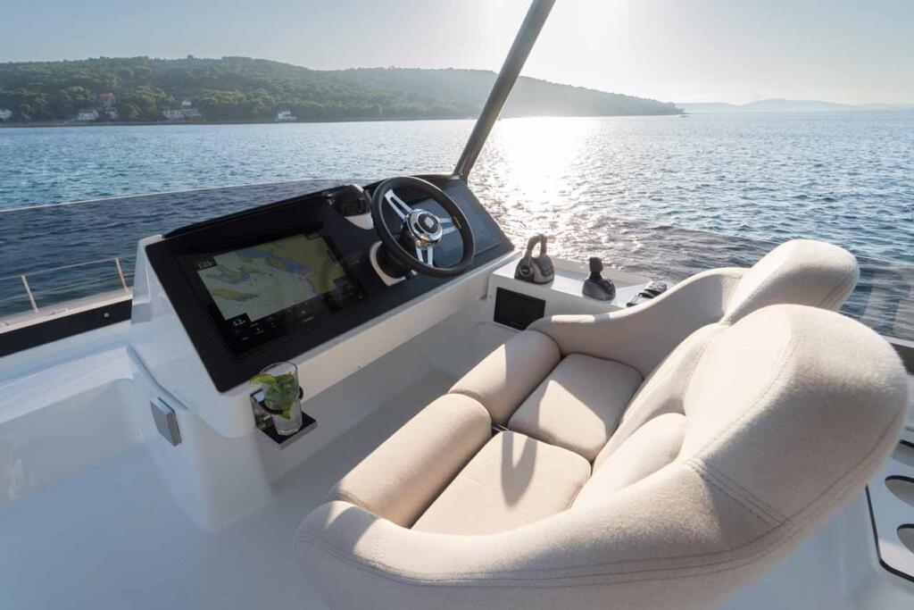 Power catamaran 