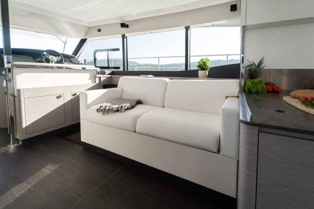 Power catamaran 