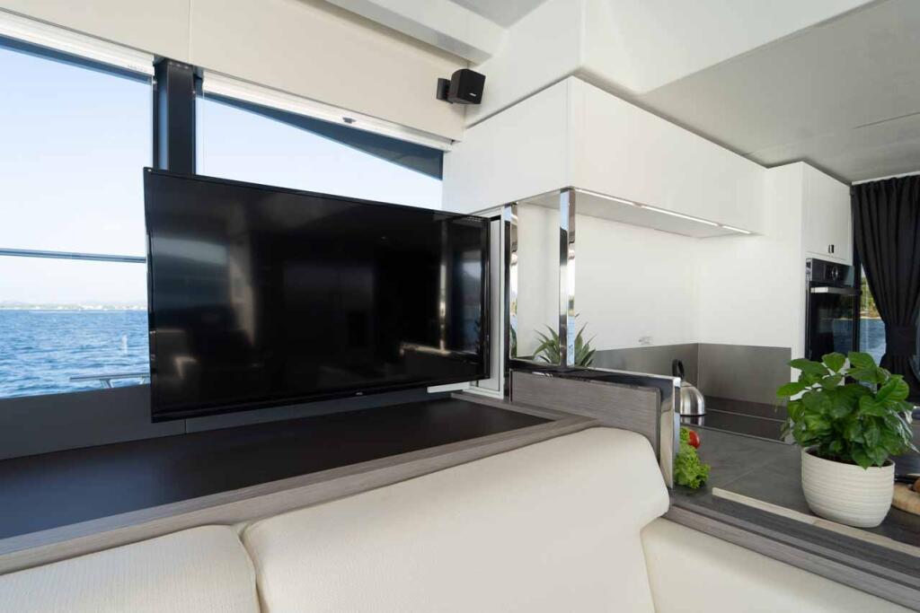Power catamaran 