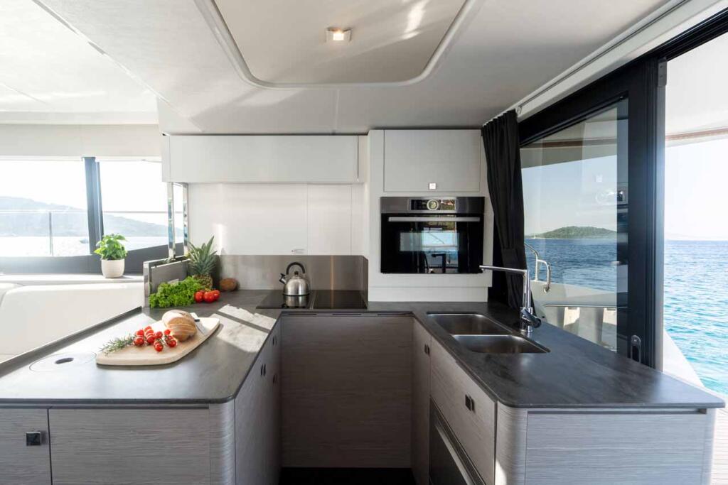 Power catamaran 