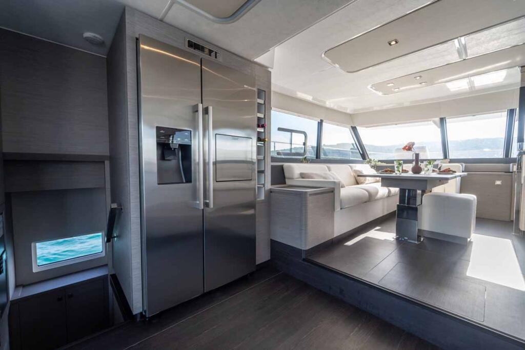 Power catamaran 