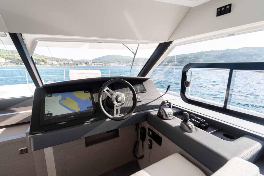 Power catamaran 