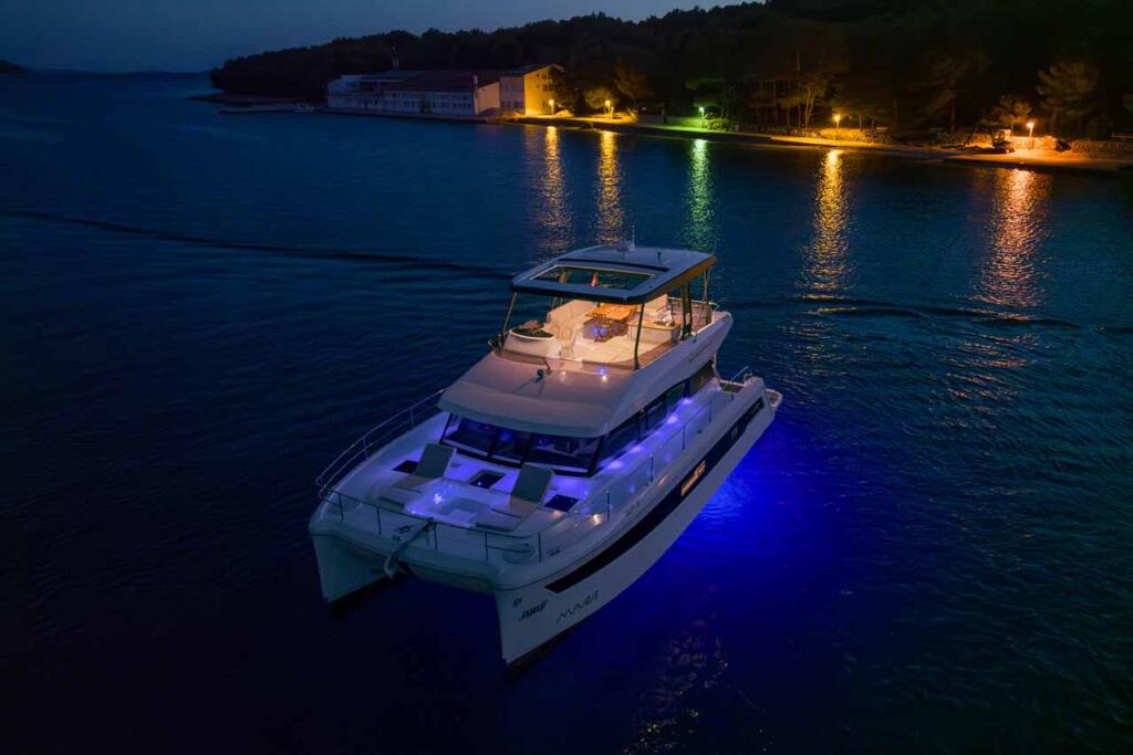 Power catamaran 