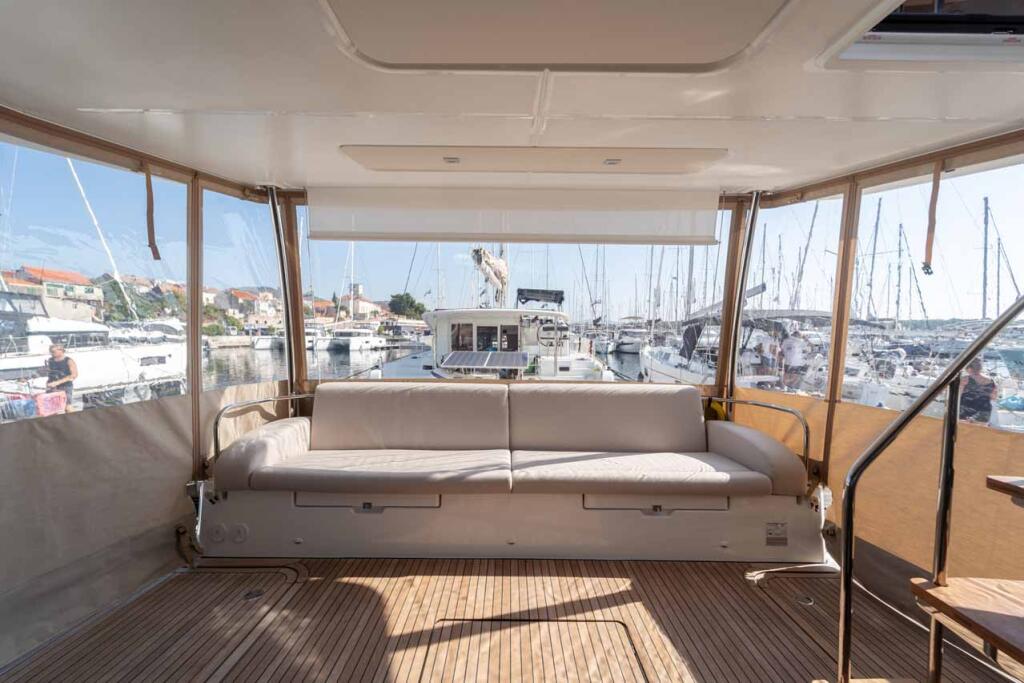 Power catamaran 