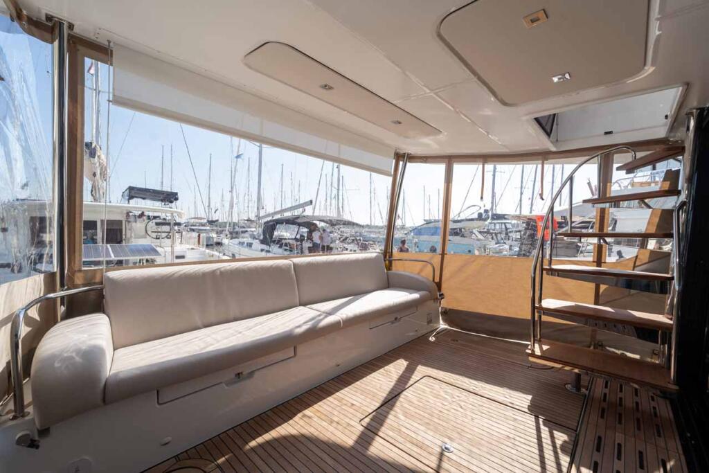 Power catamaran 