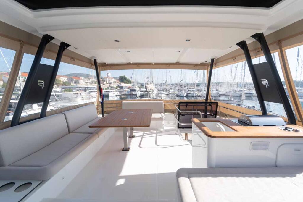 Power catamaran 