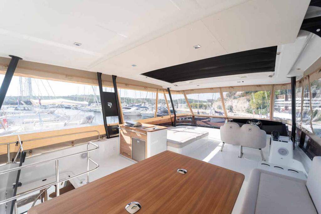 Power catamaran 