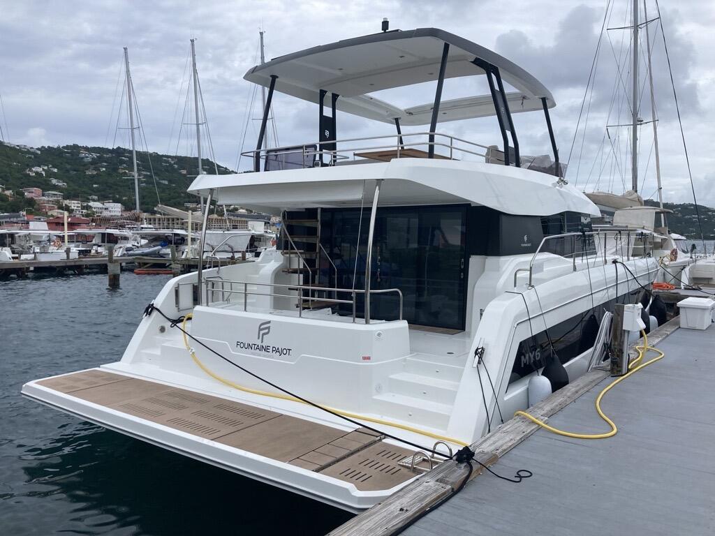 Power catamaran 