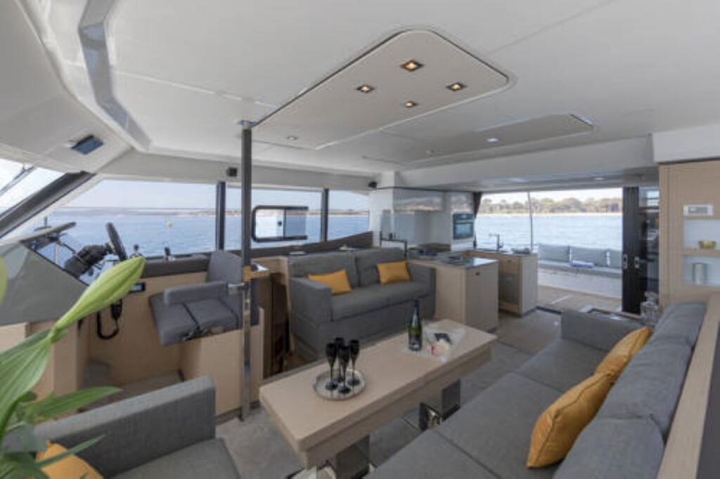 Power catamaran 