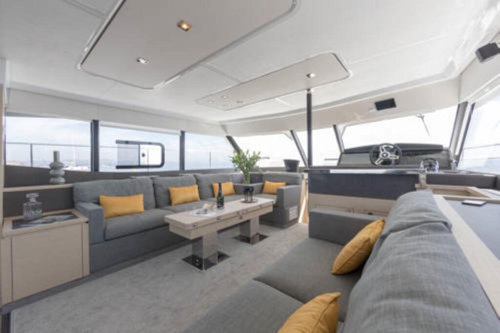 Power catamaran 