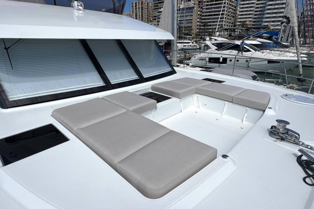 Power catamaran 