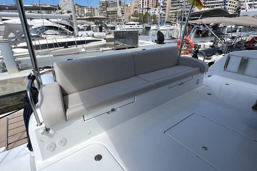 Power catamaran 
