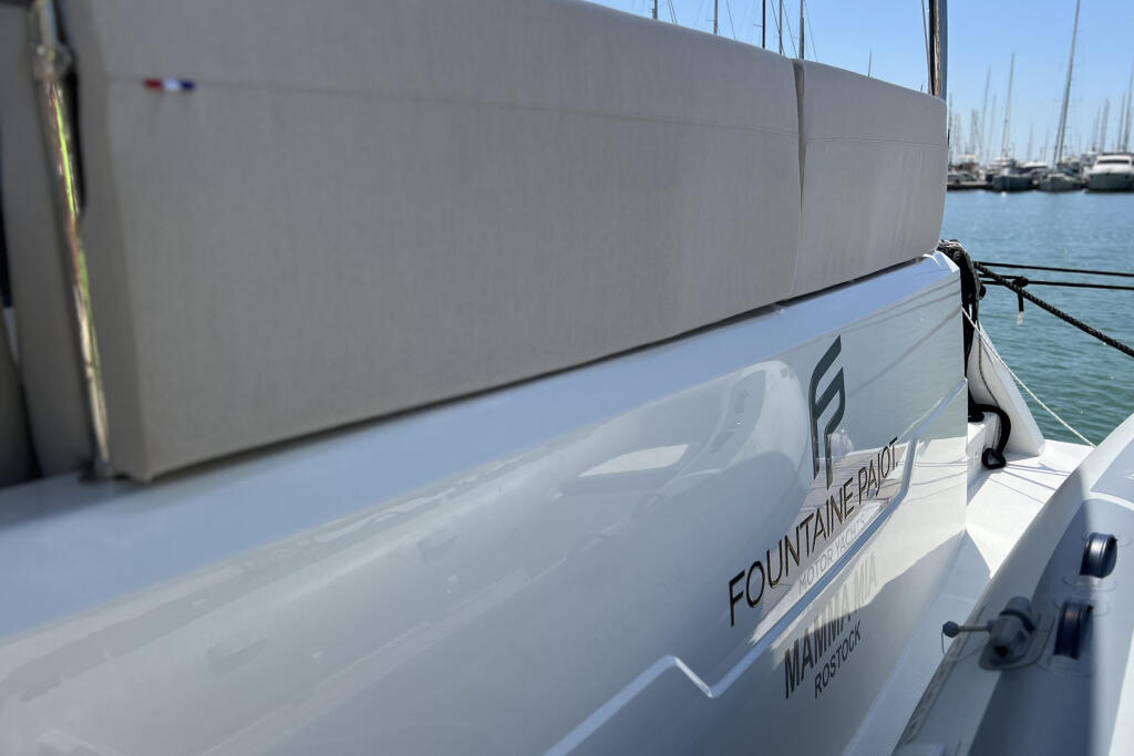 Power catamaran 