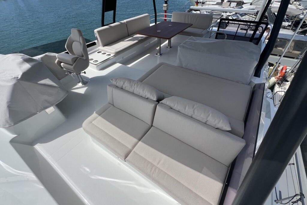 Power catamaran 