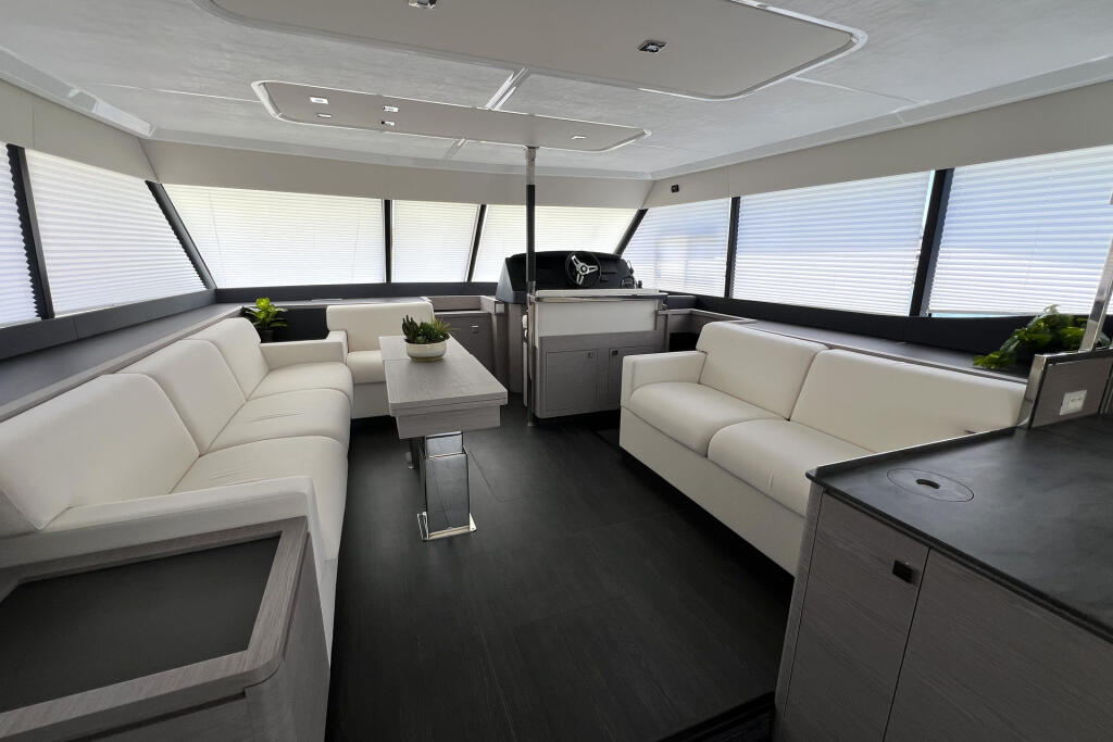 Power catamaran 