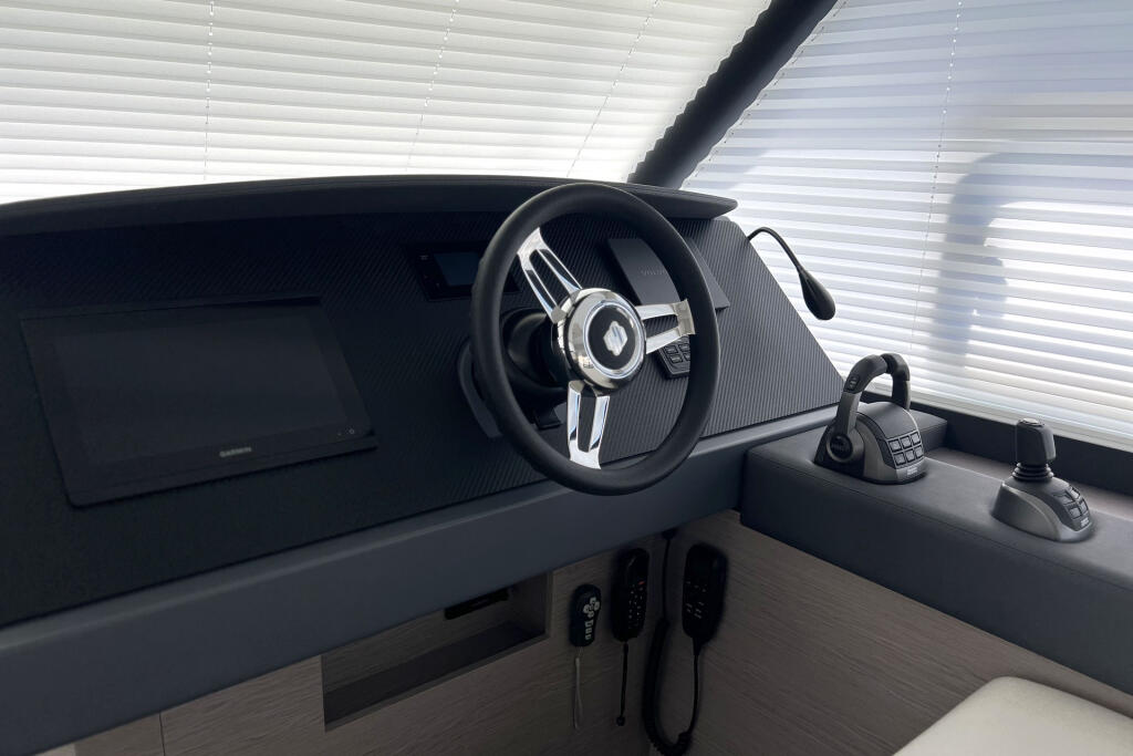 Power catamaran 