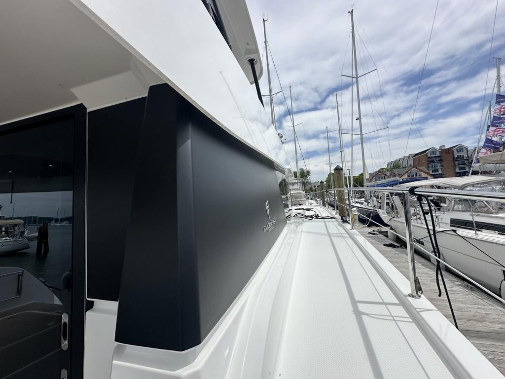Power catamaran 