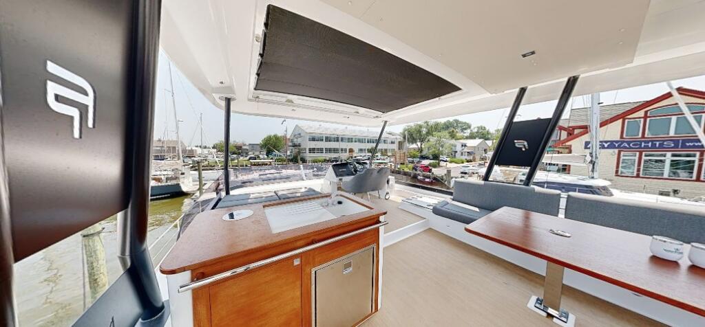 Power catamaran 
