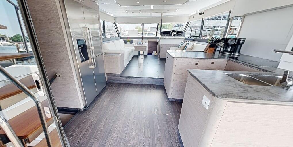 Power catamaran 