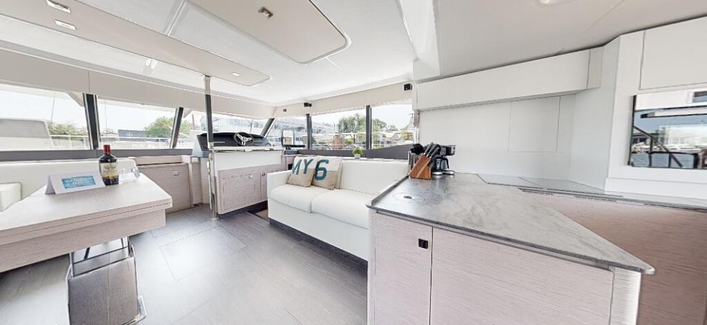 Power catamaran 