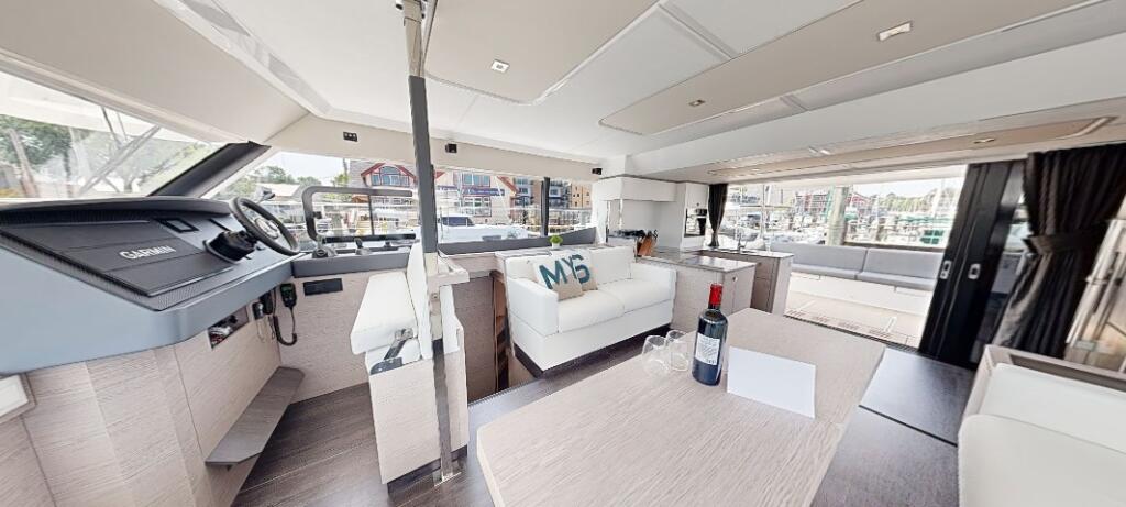 Power catamaran 