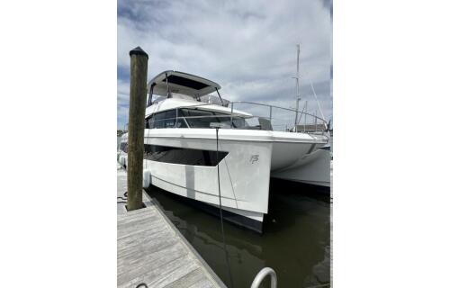 Power catamaran 