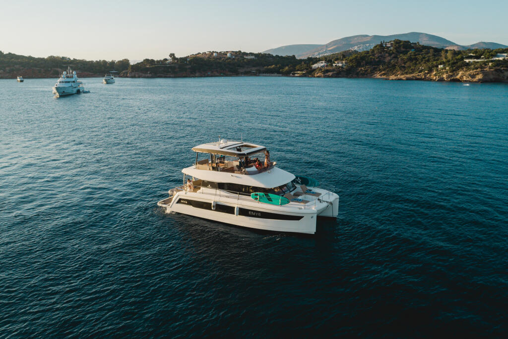 Power catamaran 
