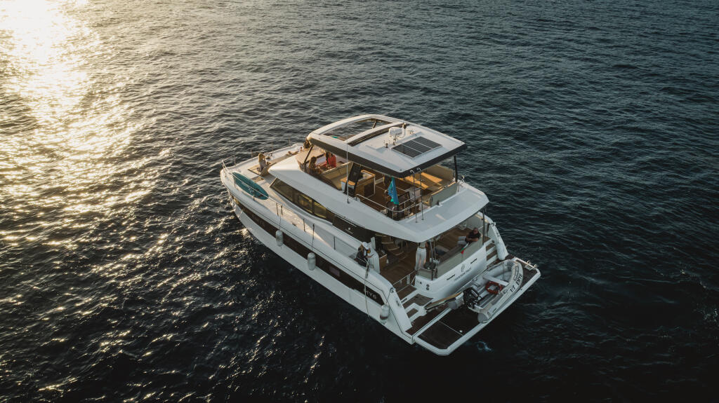 Power catamaran 