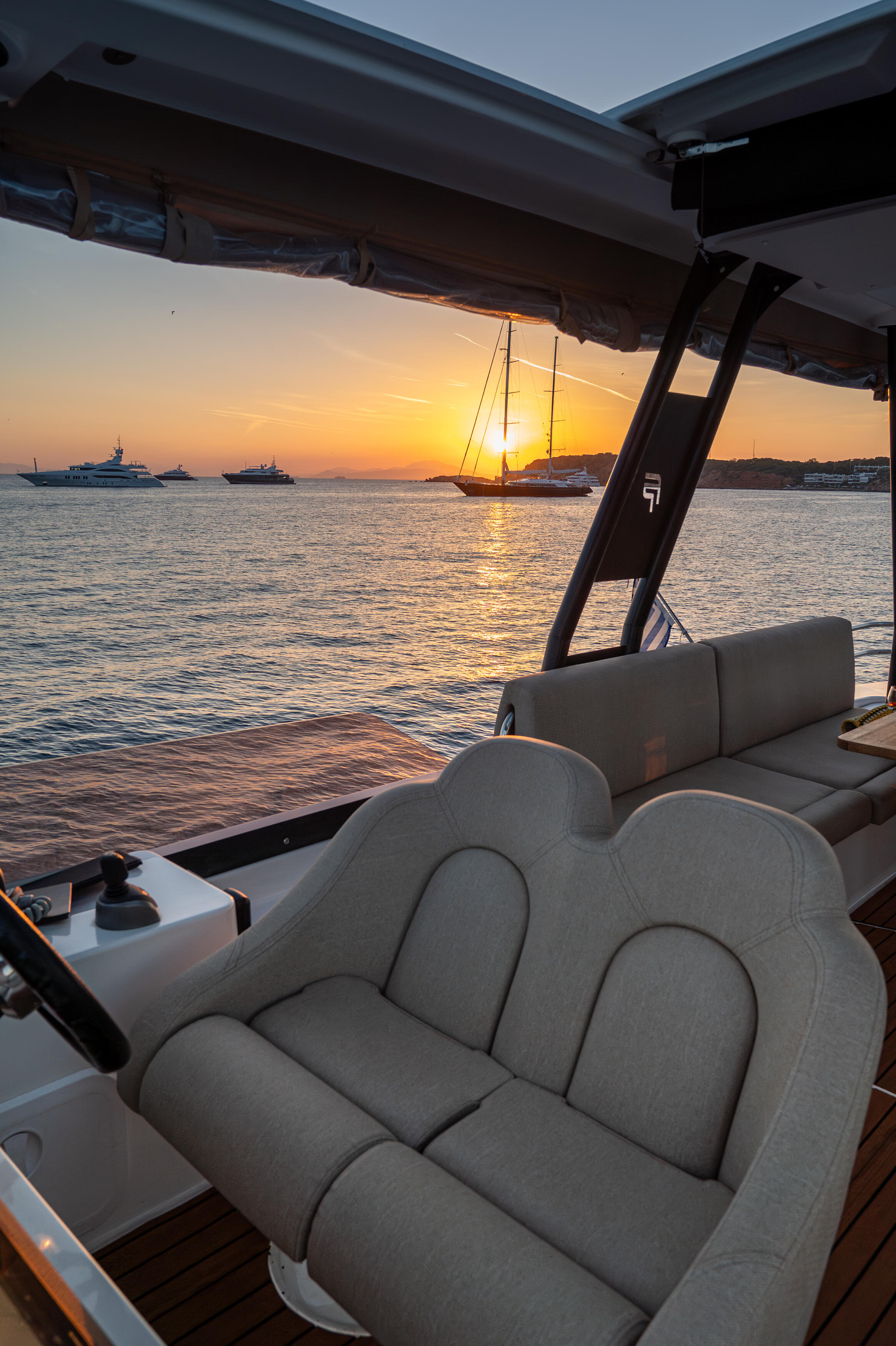 Power catamaran 