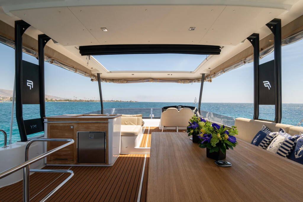 Power catamaran 
