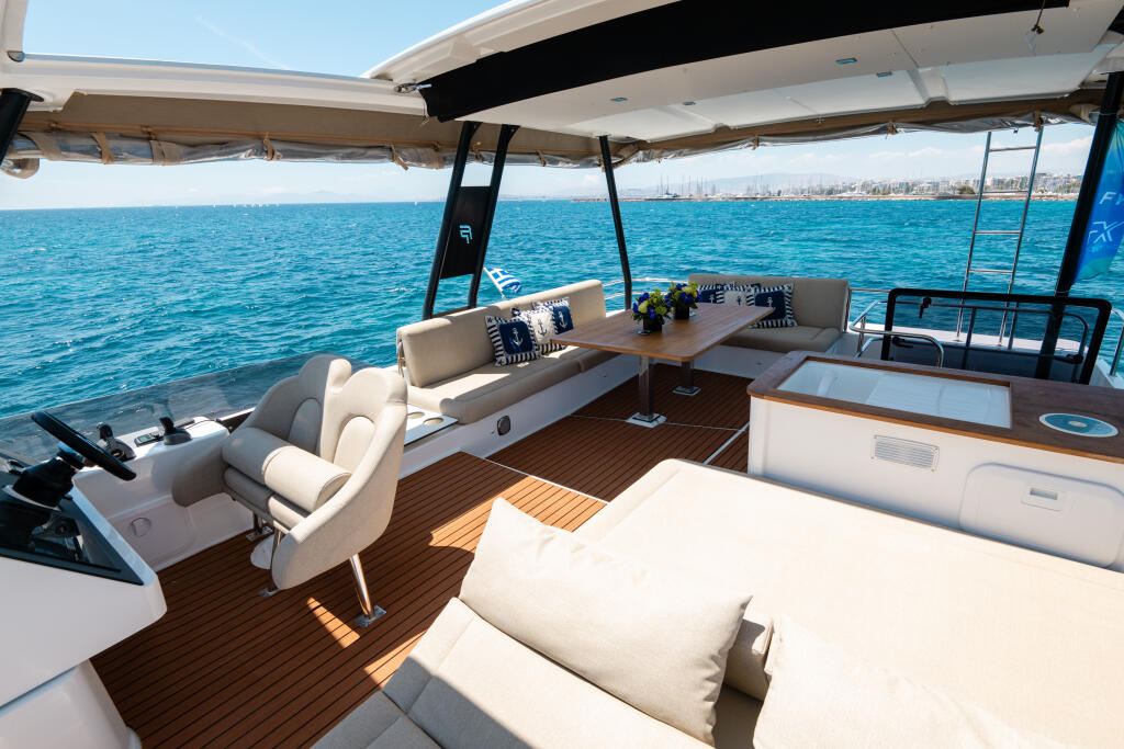 Power catamaran 