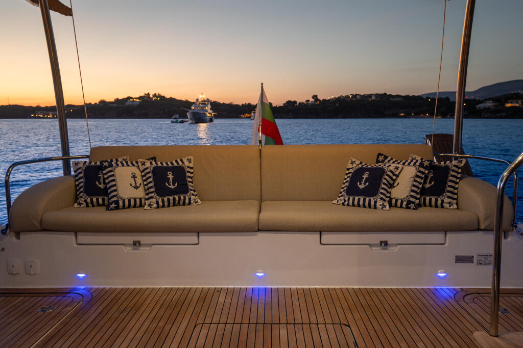 Power catamaran 