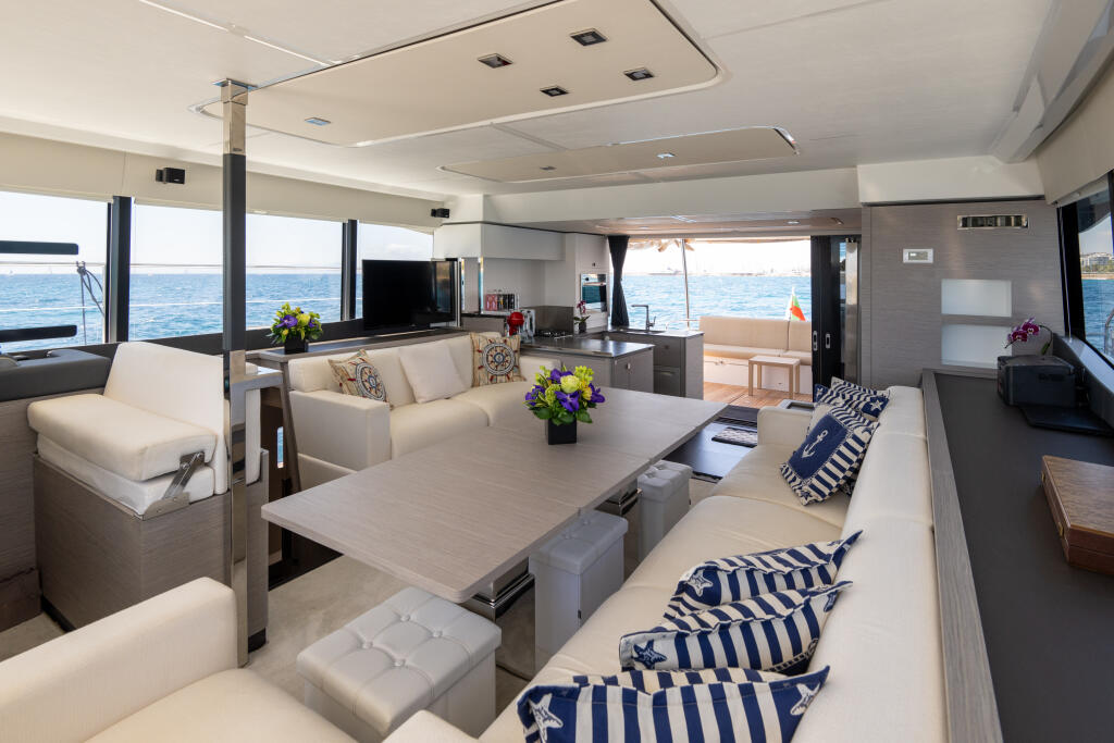 Power catamaran 