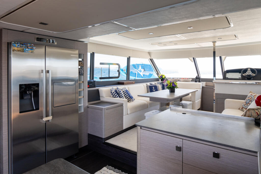 Power catamaran 