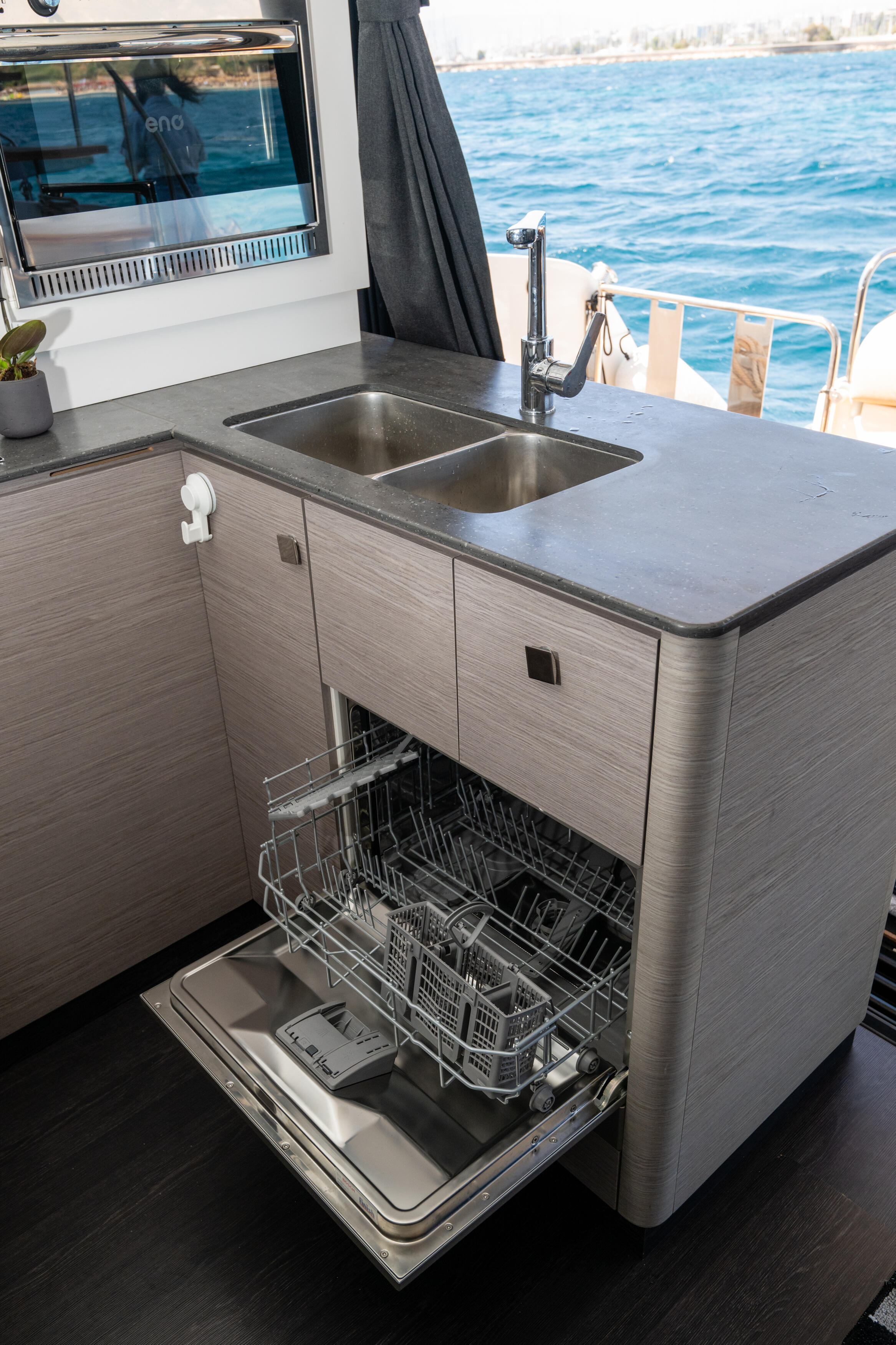 Power catamaran 
