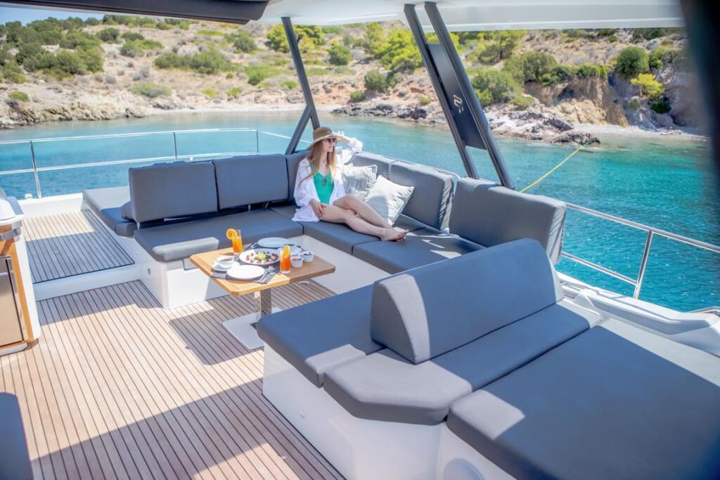 Power catamaran 