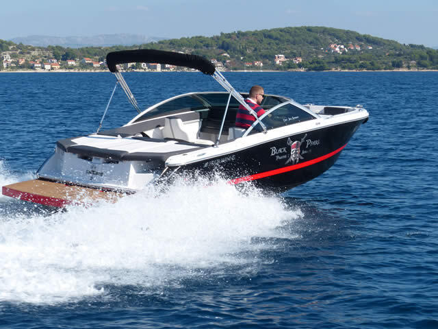 Motor boat 