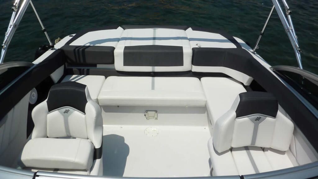 Motor boat 