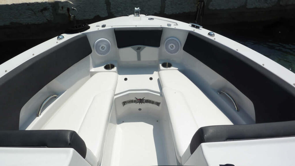 Motor boat 