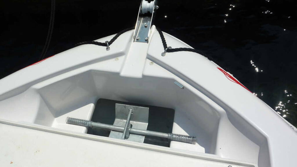 Motor boat 
