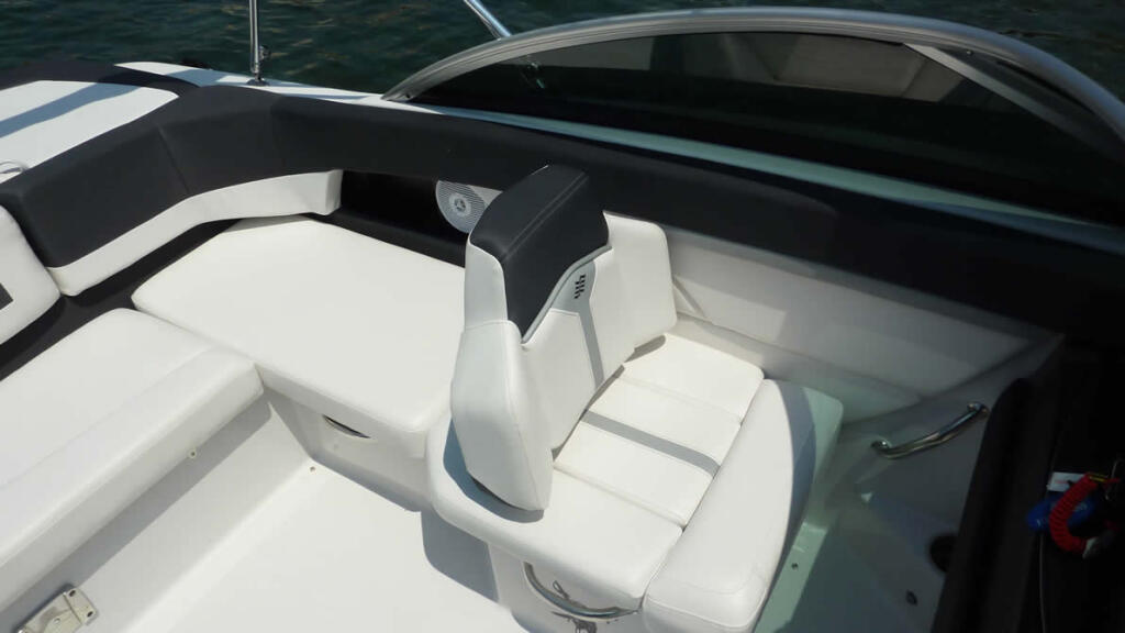 Motor boat 