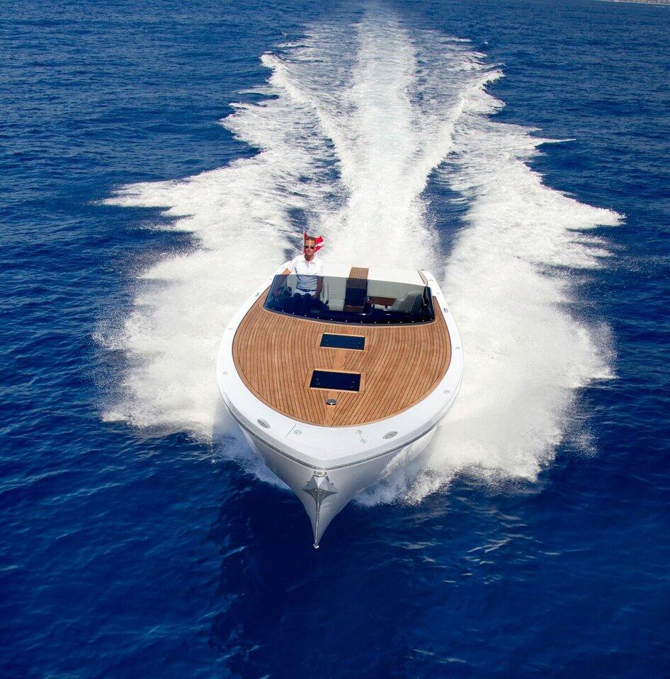 Motor boat 