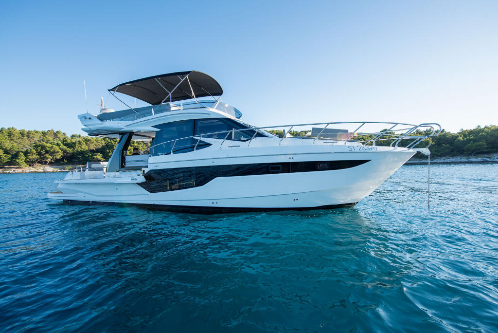 Motoryacht 