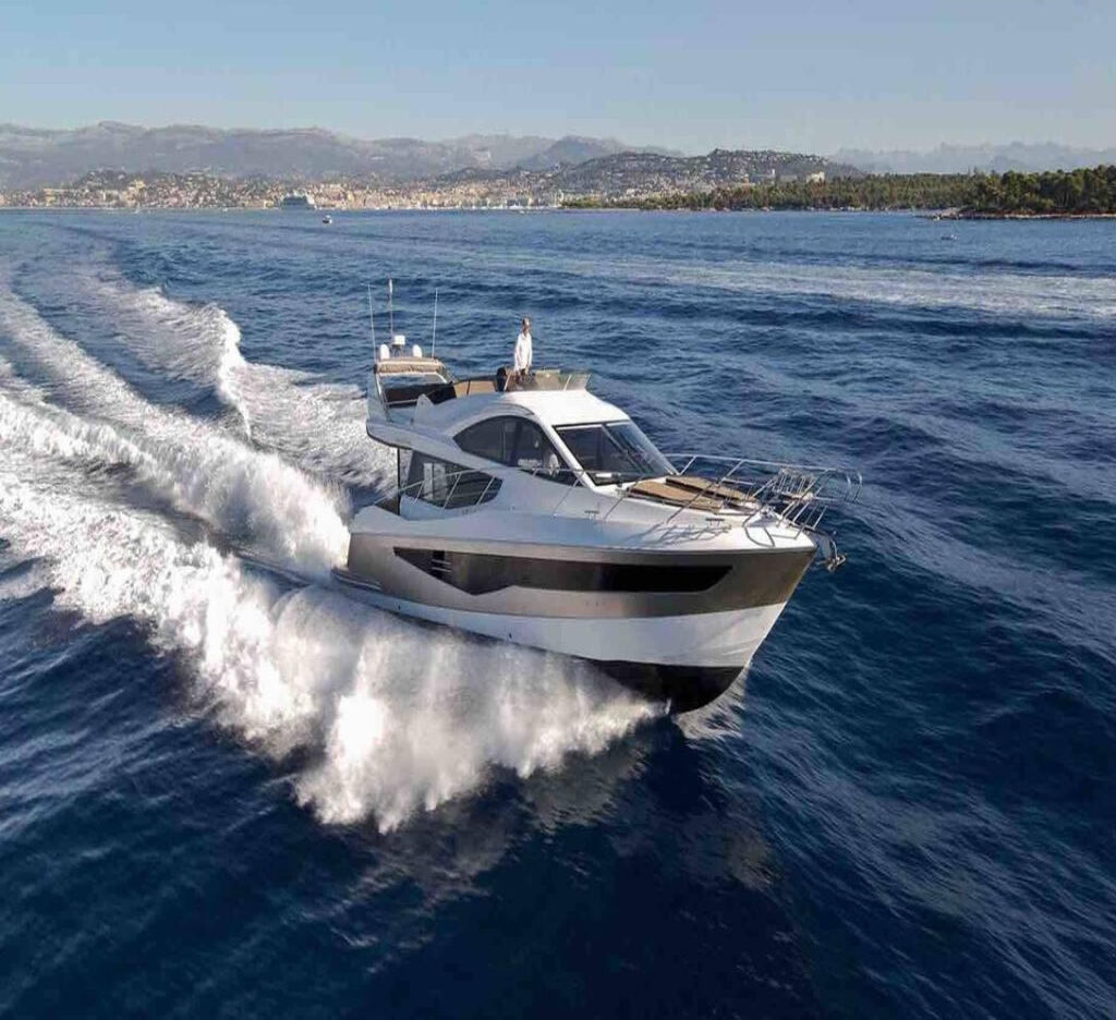 Motoryacht 