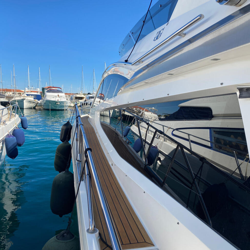 Motoryacht 