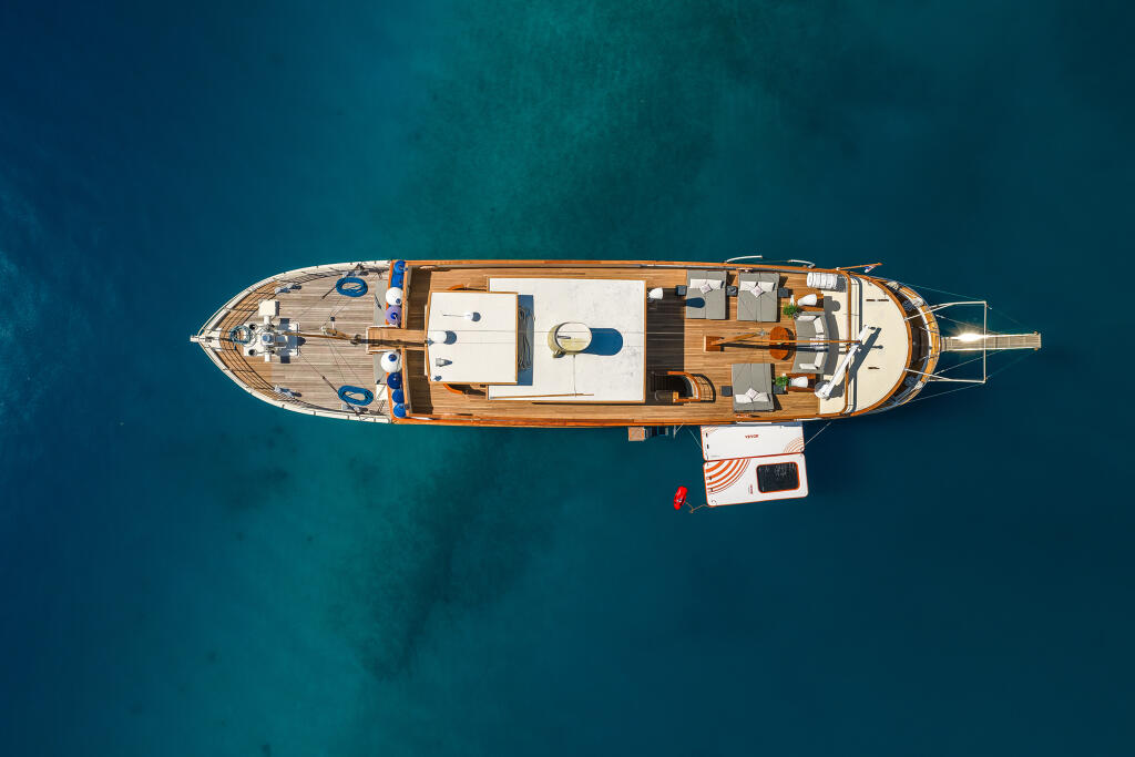 Luxury motor yacht 