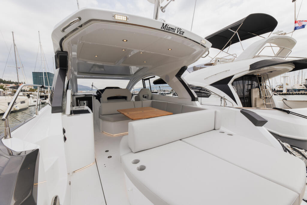 Motoryacht 